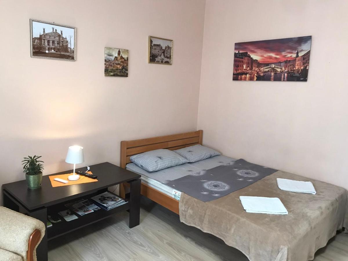 Apartment Near The Forum Mall Lemberg Exterior foto