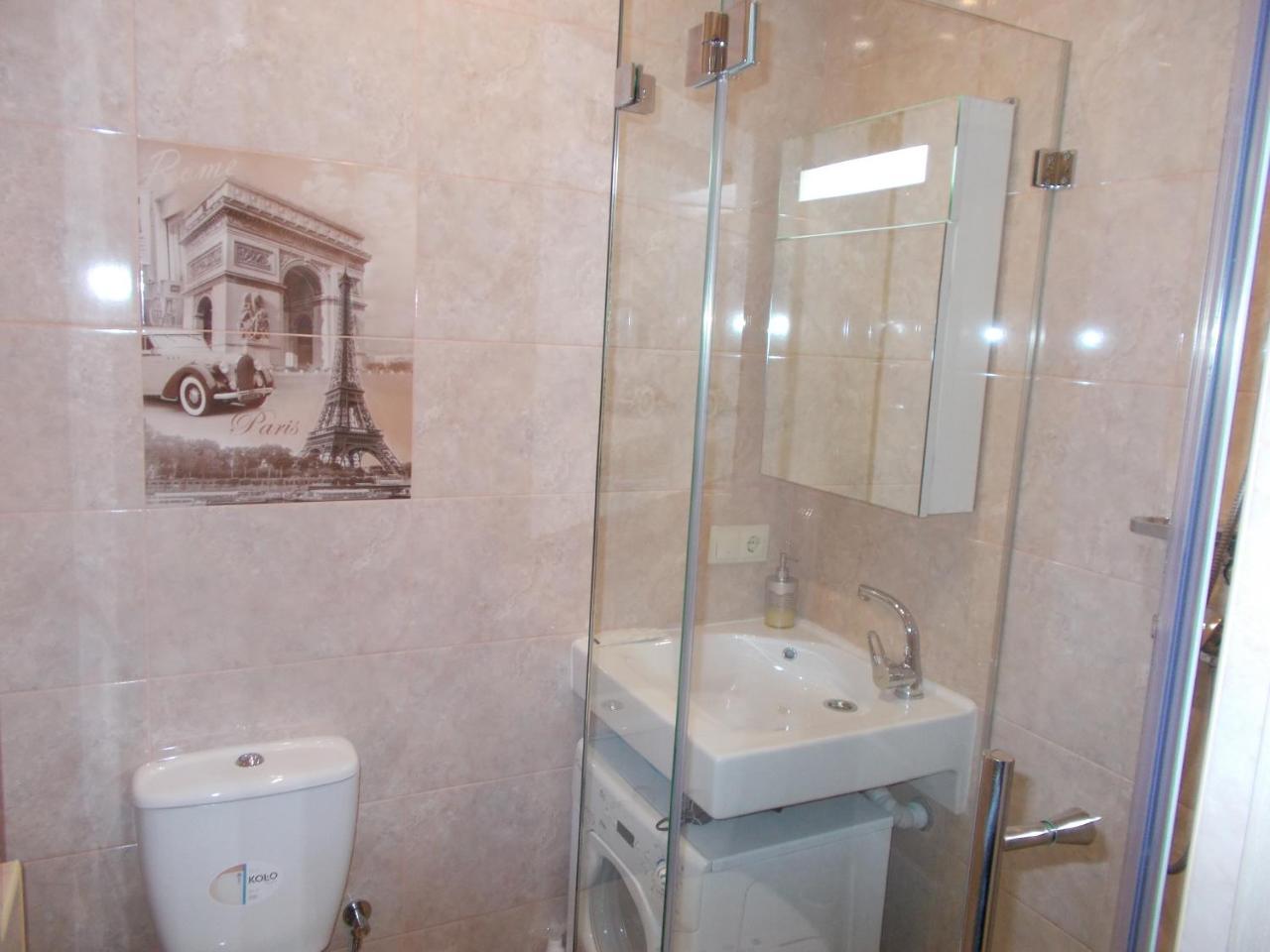 Apartment Near The Forum Mall Lemberg Exterior foto