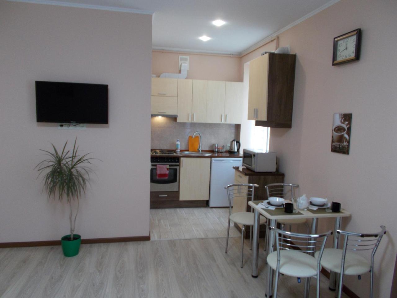 Apartment Near The Forum Mall Lemberg Exterior foto